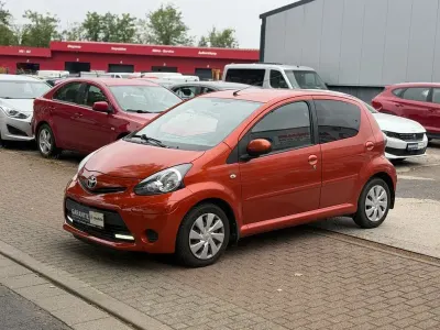 Gebraucht Toyota Aygo Connect Style 68 PS (50 kW) 2012 Orange Kleinwagen