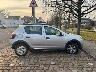 Grau Gebraucht 2014 Dacia Sandero Celebration Limousine | 7.250 € (Fairer Preis)