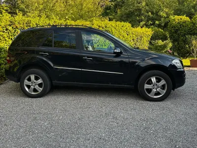 Gebraucht Mercedes ML320 224 PS (164 kW) 2006 Schwarz SUV