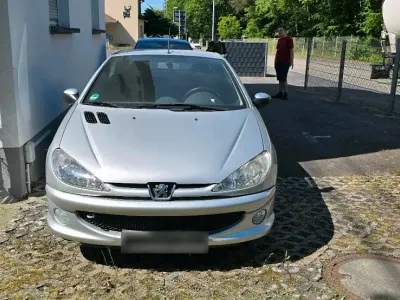 Gebraucht Peugeot 206 100 PS (73 kW) 2005 Silber Cabrio