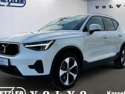 Neu Volvo XC40 Core 163 PS (119 kW) 2026 Weiß SUV
