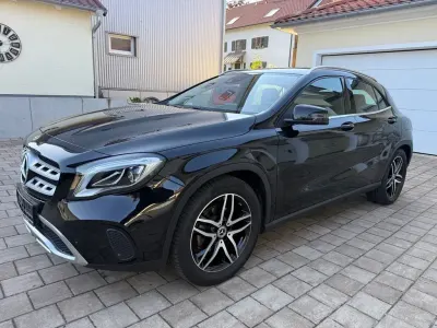 Gebraucht Mercedes GLA180 122 PS (89 kW) 2019 Schwarz SUV