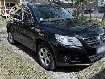 Second-hand VW Tiguan 140 CP (102 kW) 2011 Negru SUV