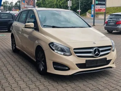 Gebraucht Mercedes B180 109 PS (80 kW) 2018 Gelb Kleinwagen