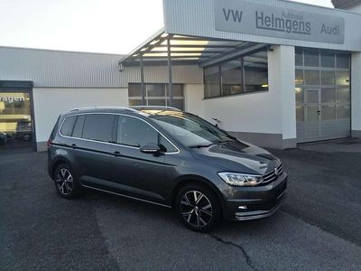 Gebraucht VW Touran Highline 150 PS (110 kW) 2019 Indiumgrau metallic Van / Kleinbus