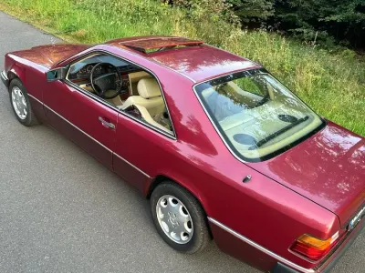 Gebraucht Mercedes 230 136 PS (100 kW) 1991 Rot Coupé