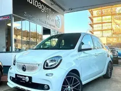 Używany Smart ForFour Brabus 109 KM (80 kW) 2018 Biały Hatchback