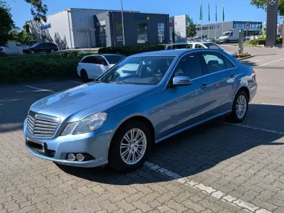 Gebraucht Mercedes E250 204 PS (150 kW) 2009 Blau Limousine