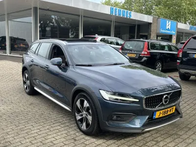 Gebraucht Volvo V60 CC Pro 2020 Blau Kombi