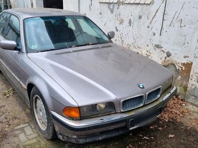 gebraucht BMW 728 Baujahr 1998 mit diversen Mängeln.