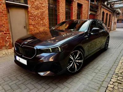 Gebraucht BMW 540 M Sport 303 PS (222 kW) 2025 Grau Kombi