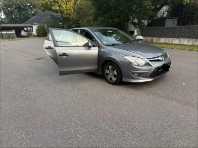Gebraucht Hyundai i30 90 PS (66 kW) 2011 Grau Limousine