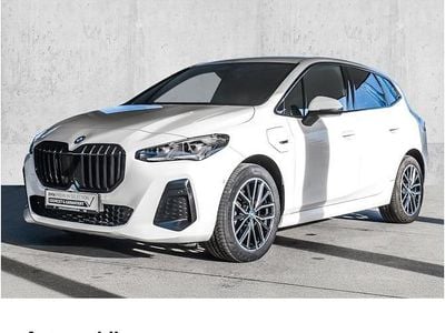 Weiß Gebraucht 2022 BMW 225 Active Tourer Luxury Line Van / Kleinbus | 28.380 € (Fairer Preis)