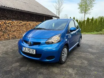 Używany Toyota Aygo City 68 KM (50 kW) 2009 Niebieski Hatchback