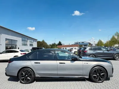 Brugt BMW M760e Executive 571 HK (419 kW) 2024 Grå Sedan