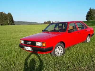 Używany Audi 80 90 KM (66 kW) 1983 Czerwony Sedan/Limuzyna