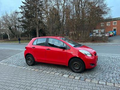 Rot Gebraucht 2010 Toyota Yaris Limousine | 1.790 € (Superpreis)