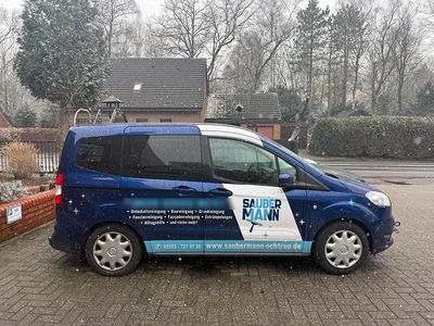 Blau Gebraucht 2016 Ford Tourneo Courier Van / Kleinbus | 2.550 € (Fairer Preis)