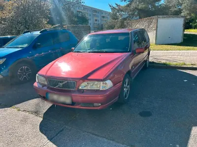 Second-hand Volvo V70 144 CP (105 kW) 1998 Roșu Break