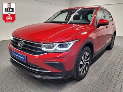 Rot (kings red metallic) Gebraucht 2022 VW Tiguan Active SUV | 27.980 € (Fairer Preis)