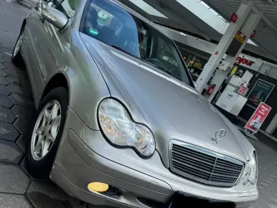 Gebraucht Mercedes C180 143 PS (105 kW) 2004 Gold Limousine