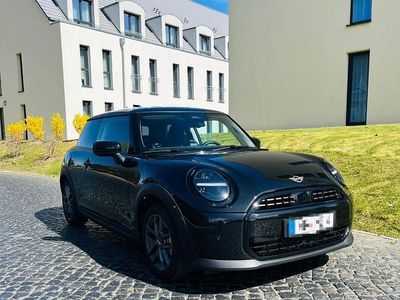 Gebraucht Mini Cooper Essential 156 PS (114 kW) 2024 Schwarz Kleinwagen