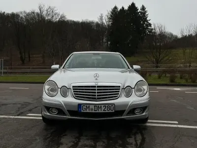 Gebraucht Mercedes E280 190 PS (139 kW) 2007 Silber Limousine
