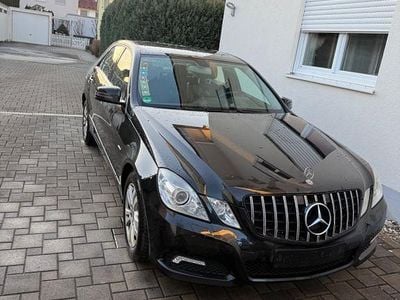Gebraucht Mercedes E220 Avantgarde 170 PS (125 kW) 2009 Schwarz Limousine
