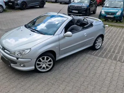 Gebraucht Peugeot 206 CC 109 PS (80 kW) 2002 Silber Cabrio
