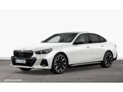 Brugt BMW 550e M Sport 489 HK (359 kW) 2025 Guld Sedan