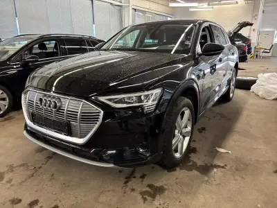 Second-hand Audi e-tron Advanced 300 kW (408 CP) 2022 Negru SUV
