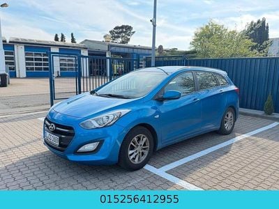 Gebraucht Hyundai i30 110 PS (80 kW) 2016 Blau Kombi