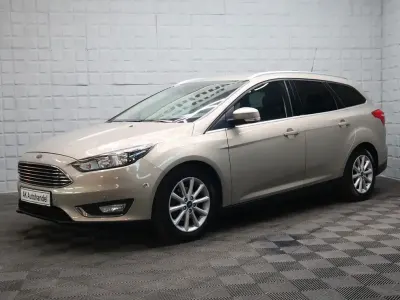 Gebraucht Ford Focus Titanium 125 PS (91 kW) 2015 Silber Limousine