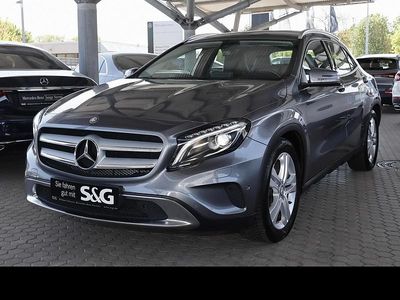 Usata Mercedes GLA180 122 CV (89 kW) 2017 Grigio SUV