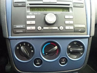 gebraucht Ford Fiesta 1,3 Style Aircondition