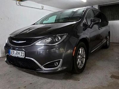 Grau Gebraucht 2021 Chrysler Pacifica Van / Kleinbus | 16.900 € (Superpreis)