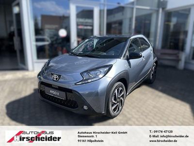 Neu Toyota Aygo X 72 PS (52 kW) 2025 Grau SUV