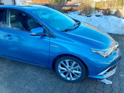 Gebraucht Toyota Auris Hybrid Executive 136 PS (100 kW) 2016 Blau Limousine