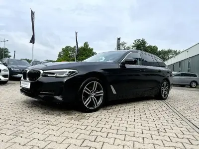Gebraucht BMW 520 Sport Line 190 PS (139 kW) 2023 Black sapphire metallic Kombi