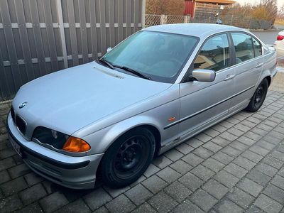 Silber Gebraucht 1999 BMW 320 Limousine | 2.800 €