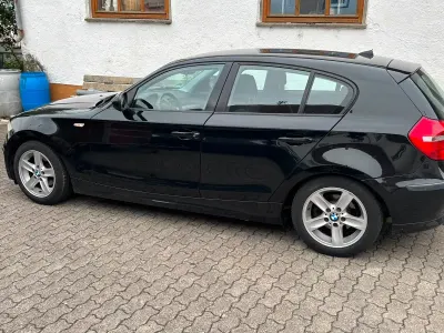Gebraucht BMW 116 122 PS (89 kW) 2010 Schwarz Kleinwagen
