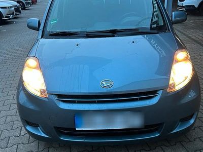 Grau Gebraucht 2007 Daihatsu Sirion Kleinwagen | 1.850 €