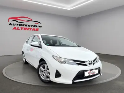 Gebraucht Toyota Auris Cool 99 PS (72 kW) 2014 Super (pure) white ii Limousine