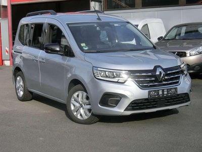 Gebraucht Renault Kangoo Play 131 PS (96 kW) 2023 Silber  grau  metallic Van / Kleinbus