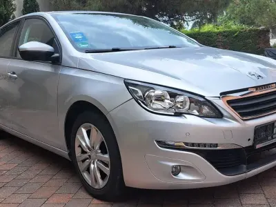 Gebraucht Peugeot 308 Active 110 PS (80 kW) 2016 Silber Limousine