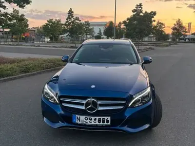 Gebraucht Mercedes C220 Avantgarde 170 PS (125 kW) 2015 Blau Limousine