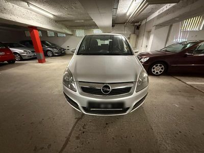 Grau Gebraucht 2006 Opel Zafira Van / Kleinbus | 3.000 € (Fairer Preis)