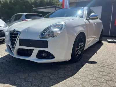 Gebraucht Alfa Romeo Giulietta Quadrifoglio Verde 235 PS (172 kW) 2013 Weiß Kleinwagen