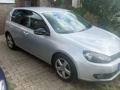 Gebraucht VW Golf VI Style 122 PS (89 kW) 2011 Grau Limousine