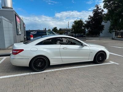 Gebraucht Mercedes E350 231 PS (169 kW) 2009 Weiß Coupé
